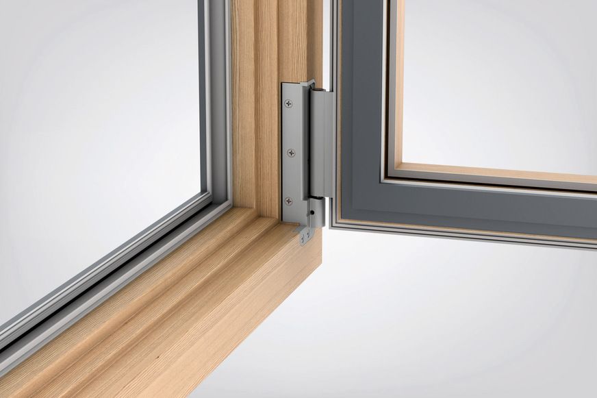 Für Holz- und Holz-Aluminium-Fenster und Fenstertüren: Das Design der robusten Bandseite „Roto NX | Power Hinge“ beeindruckt durch seine geschlossene, hochwertige Anmutung. Im Standard wird die Bandseite mit silbern pulverbeschichteter Oberfläche produziert. Auf Wunsch kann sie aber auch in einer RAL-Farbe nach Wahl geliefert werden. Die Bandseite kann an Drehkipp-Fenstern bis 200 kg Flügelgewicht und an Dreh-Fenstern bis 300 kg Flügelgewicht eingesetzt werden.