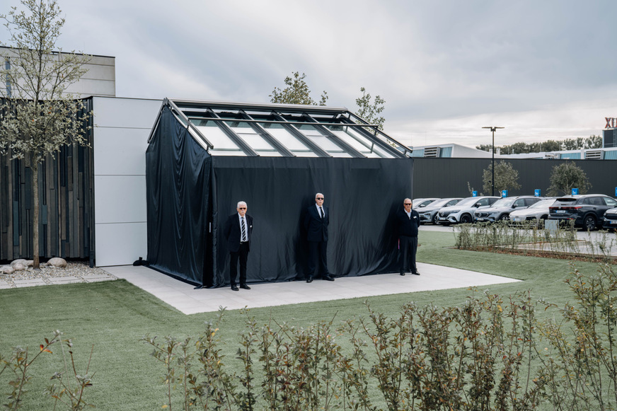 Spannung vor der Enthüllung: Der neue Avario Pro ist eines von drei Dachmodellen der Avario-Familie, die Solarlux auf der Quality Partner Conference erstmals den internationalen Quality Partnern präsentierte.