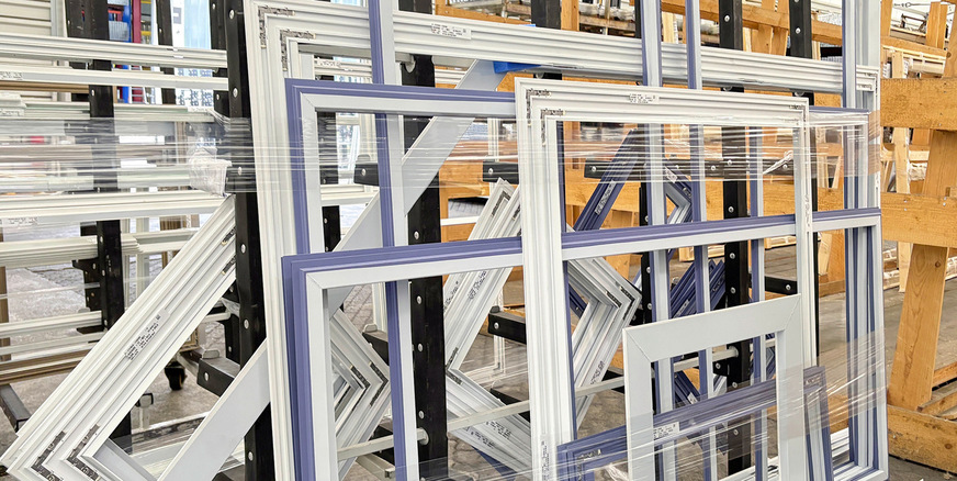 Rund 1000 geschweißte Aluminiumrahmen für Holz-Aluminium-Fenster werden täglich ausgeliefert.