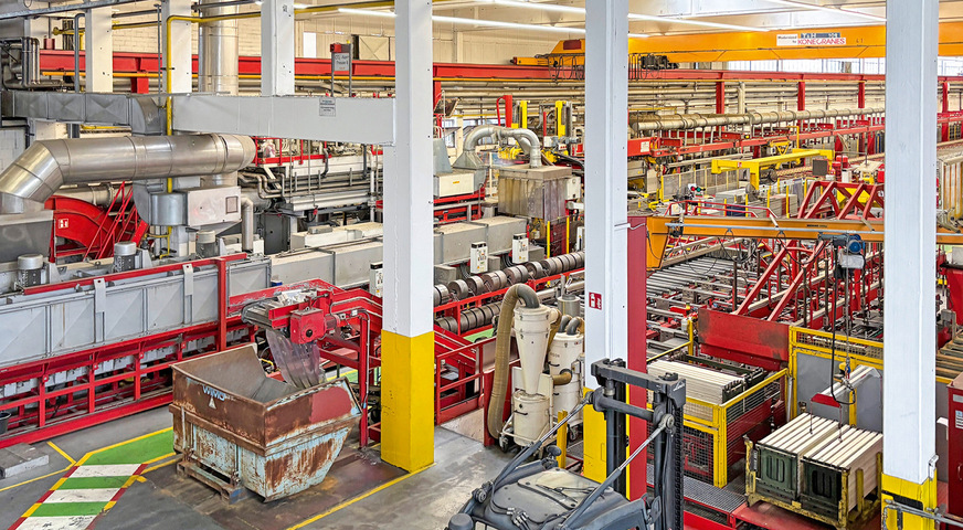 Ein Blick in eines von drei Presswerken bei Gutmann in Weißenburg