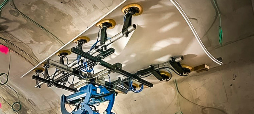 Dieser U-Bahnhof in Paris wurde von Heavydrive mit gewellten Gläsern verkleidet