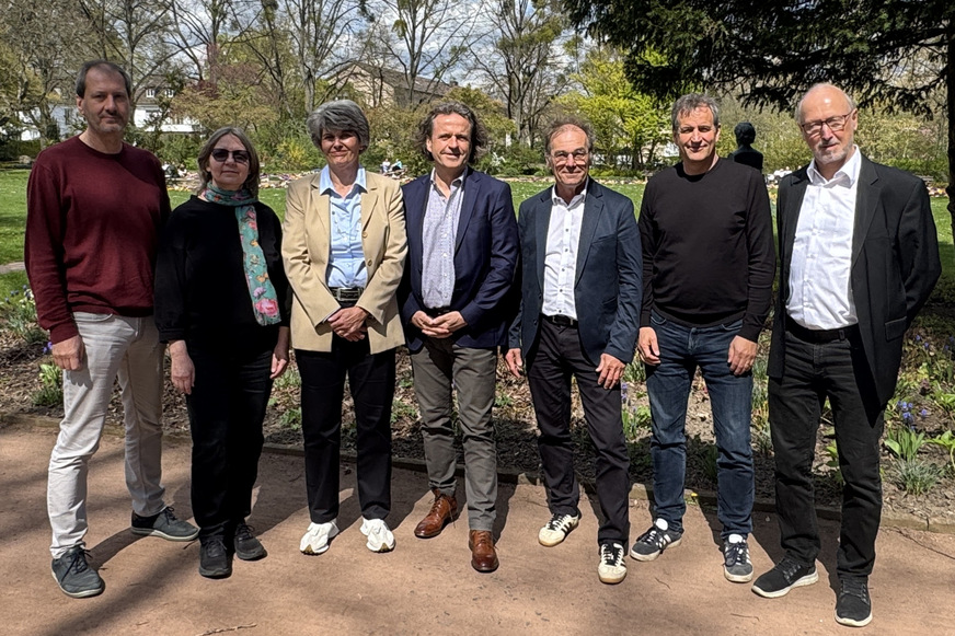 Wechsel in der Führung (v. l. n. r.): Der neue UBF-Vorstand mit Markus Blei, Martina Walpi, Anette Ritter-Höll und Andree Franke sowie das scheidende Team mit Rainer Fuchs, Christoph van Heyden und Gerhard Weber.