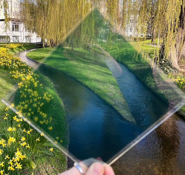 Die 14,5 mal 14,5 cm großen, organischen PV-Module haben eine Transparenz von durch-schnittlich 43,2 % und bis zu 9,26 % Wirkungsgrad.