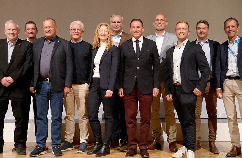 Der frisch gewählte Vorstand des Ift Rosenheim v.l.n.r.: Oskar Anders, Prof. Dr. Stefan Lackner, Peter Arlt, Anton Gugelfuss, Doreen Krob, Hermann Schmitz, Joachim Oberrauch, Frank Jedamski, Sebastian Windeck, Florian Lindlbauer, Josef Huber.