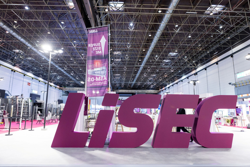 LiSEC Logo als Eyecatcher am Messestand.
