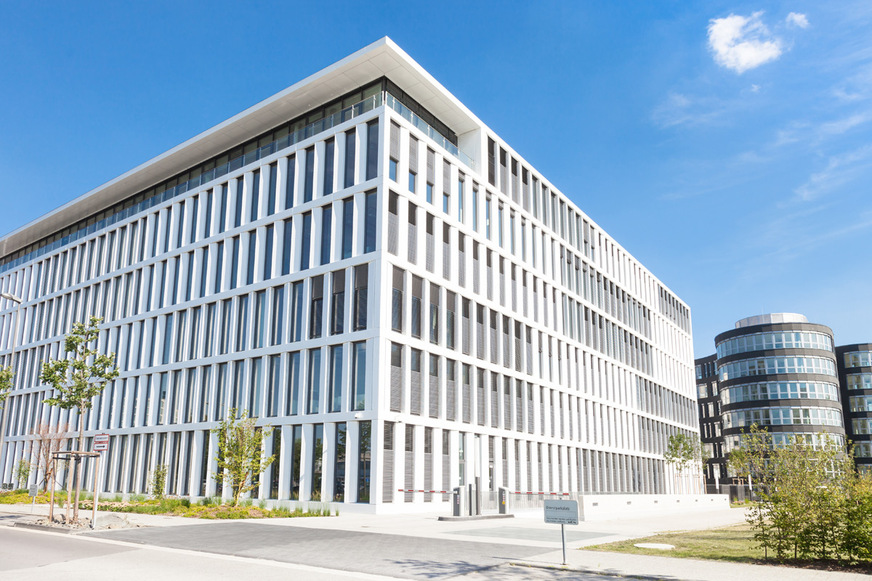 Durch die Erweiterung können großformatige und schwere Fensterelemente zukünftig ohne individuelle Prüfungen umgesetzt werden.