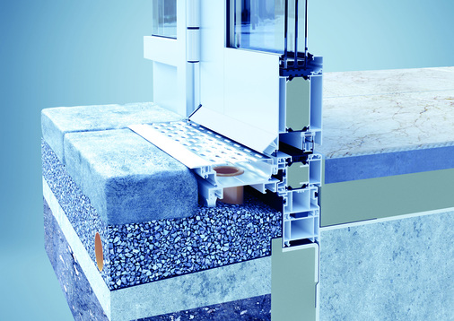 Das Haus- und Objekttürsystem heroal D 72 kann mit einer barrierefreien Nullschwelle umgesetzt werden. Die Kombination mit dem Drainagesystem heroal DS stellt eine zuverlässige Oberflächenentwässerung sicher. 