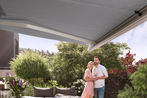 Mit der 5-Jahre-Herstellergarantie und dem 10-Jahre-Schutzpaket für Outdoor Living Produkte gibt Warema ein klares Versprechen für hohe Qualität und minimalen Reparaturaufwand. Garantie und Schutzpaket sind in der Einfachheit und Kundenorientierung Allein