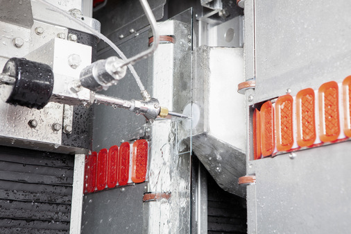 Mit dem Wasse﻿rstrahlsystem MRX-B lassen sich verschiedenste Innenbearbeitungen schnell und effizient umsetzen.