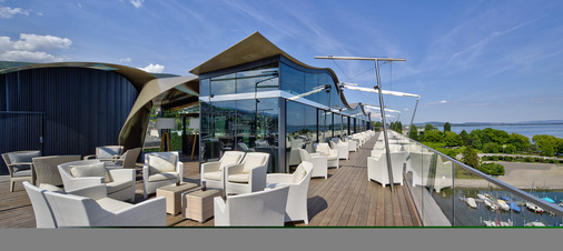 Der zugehörige Pavillon der Panorama-Lounge-Bar Waves wurde mit schaltbarem SageGlass ausgestattet.