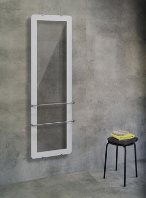 Die Glasheizung als Spiegel-Variante gibt es in diversen Größen, um sich in jedes Baddesign einfügen zu können.