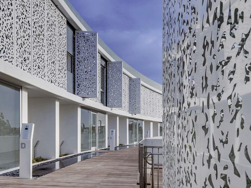Besonders interessant für den Architekten sind die verschiedenen Läden in ihren unterschiedlichen Aus­prägungen, weil die Oberflächen, wie hier zu sehen, meist vollkommen frei gestaltet werden können.