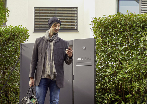 Licht aus, Herd aus in der Küche, mit Smarthome können die Funktionszustände im eigenen Haus auch aus der Ferne überwacht werden.