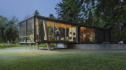 Die heutige Bauweise mit viel Glasflächen bedingt ein funktionierendes Smarthome, um die optimale Kombination von Sicht- und Sonnenschutz zu realisieren.