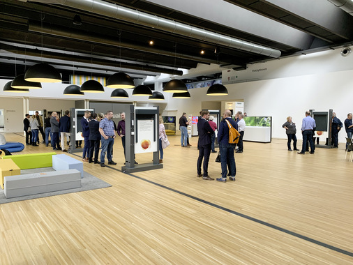 Mit vielen Musterständern wurden die verschiedenen Anwendungsmöglichkeiten präsentiert. 