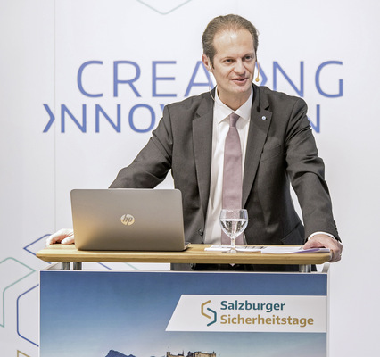 Mark Hamori, Geschäfts­führer Vertrieb & Marketing bei Maco