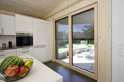 Mit textilen Sonnenschutz kann das Raumlicht optimal gestaltet werden.