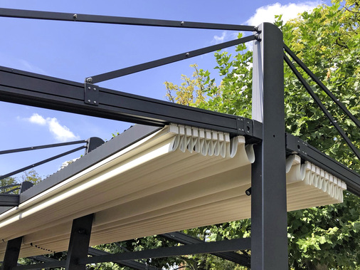 Abhängetraversen verhindern den Durchhang der Führungsschienen und lassen die vordere Abstützungen verzichtbar werden.