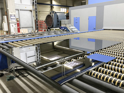 Lohnende Investition: Durch die automatische Haselsteiner-Be- und Entladung lassen sich pro Stunde im Ofen zusätzliche 3 Bett-Beladungen vorspannen.