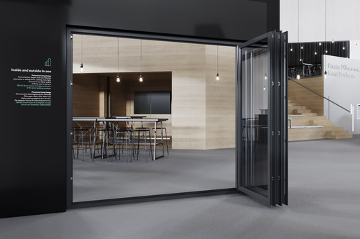 Die digitale Highlight-Tour von Rehau zeigt Innovationen und Systemlösungen für das Fenster von morgen. Besucher lernen aktuelle Entwicklungen kennen, die sich bei einer exklusiv geführten Tour bis ins Detail vertiefen lassen.