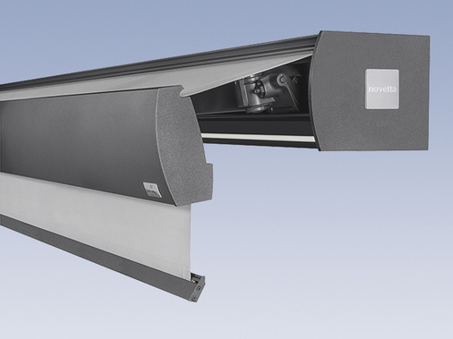 Das Volant lässt sich via Funk bedienen und ist mittels einer induktiven Ladung jederzeit startbereit.