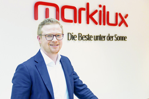 Die Emsdettener bieten neben seinen klassischen Markisen für das Eigenheim auch Lösungen für die Gastronomie und Hotellerie an. Jan Kattenbeck, Leiter von „team : project“, dem Planungsservice für Großflächenbeschattung, kümmert sich mit seinen Kollegen wie beim „Neuenahrer Brauhaus“ um den gesamten planerischen Prozess.