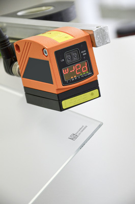 Mit der Lasermarkierung lässt sich das Glas   im kompletten Produktionslauf tracken.