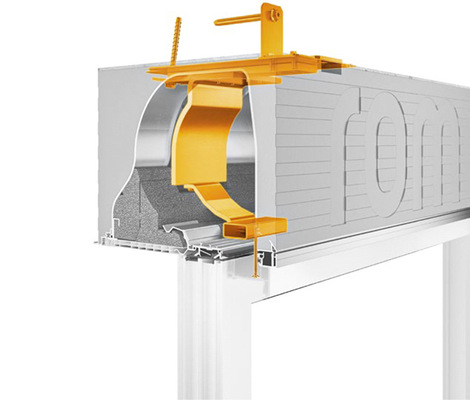 Die Blendrahmenstabilisierung lässt sich beim Puro 2/Puro2.K ohne Entfernen des Kastendeckels auf dem Rahmen montieren.