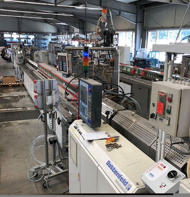 Auf seinen neuen Extrusionsanlagen kann SLS komplexe Profile mit Querschnitten von bis zu 300 x 200 mm (B x H) fertigen, wobei die Profile Gewichte von bis zu 4,0 kg/m erreichen können. Verschiedene Profilquerschnitte können Wandstärken von bis zu 8,0 mm aufweisen.