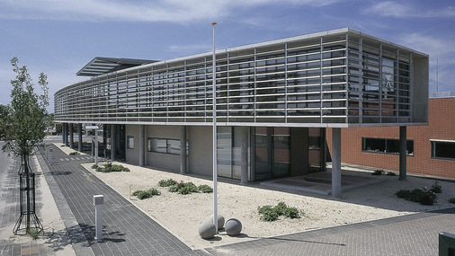 Horizontal oder vertikal, das Einsatzgebiet der Großlamellen ist vielfältig, wenn hohe Windbelastungen gefragt sind.