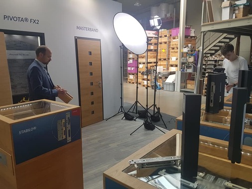 BaSys hat kurzerhand den Messestand von der FRONTALE im Werk aufgebaut und einen umfangreichen Videodreh gestartet. Neuheiten kommen so direkt in die Büros oder Home Offices oder wo immer die User auch gerade sind.