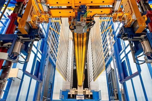 Drutex nimmt neue Pulverbeschichtungsanlage in Betrieb.