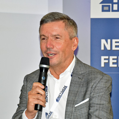 Der vertriebsorientierte Netzwerker Oliver Frey hatte am 7. und 8. Oktober zu seinen Fenstertagen in Rosenheim geladen.