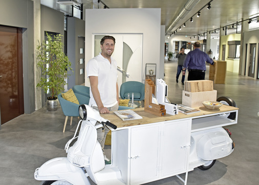 Thorsten Leicht in der Fachausstellung des Unter­nehmens im ﻿Bawo-Center im Industriegebiet von Karlsdorf-Neuthard.