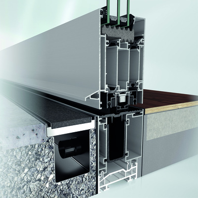 Die Nullschwelle des Türsystems Schüco AD UP vereint barrierefreien Komfort mit den klassischen Anforderungen einer Haustür wie Schlagregendichtheit oder Luftdurchlässigkeit auf höchstem Niveau.