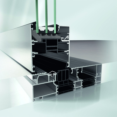 Auch klassische Anforderungen wie eine effektive Wärmedämmung und eine Einbruchsicherheit bis RC 2 können in Kombination mit der Nullschwelle bei dem Schiebesystem Schüco ASE 80.HI realisiert werden.