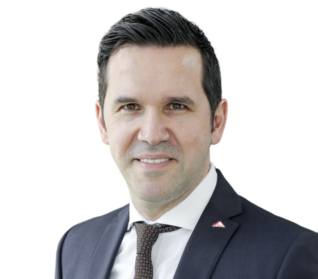 Chris Dimou, Direktor Internationale Märkte „Door“ & „Door Innovation“ und langjähriges Mitglied des Roto-Managements, verantwortet strategisch die internationale Entwicklung der Roto-Türbeschlagtechnologie.