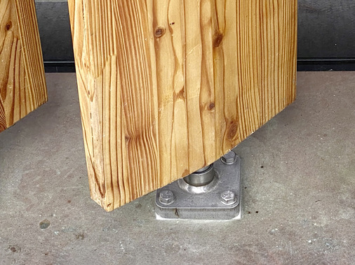 Die Kombination aus Holz und Edelstahl sorgt für Funktionssicherheit.