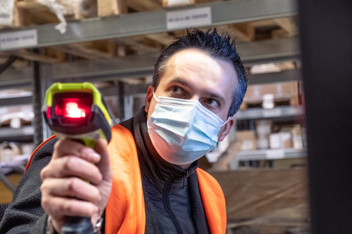 Auch die beleglose Kommissionie-rung und wegeoptimierte Logistik sorgen für einen optimierten Logistikprozess