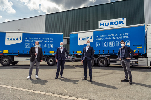 v.l.n.r. Bernd Schäflein, Vorstand und Leiter des operativen Geschäfts, Schäflein Logistics GmbH, Thomas Polonyi, Geschäftsführer HUECK Group, Dimitri Lagun Bereichsleiter Supply Chain Management HUECK Group, Gerrit Krahe, Regionalleiter Nord-West, Schäflein Logistics GmbH.