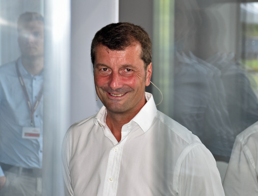 Endlich geht´s an die Öffentlichkeit: Carsten Schäfer, Leiter Produktmanagement präsentiert auf dem Innovationstag die Invention energeto neo.