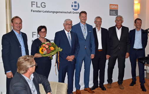 Der langjährige Geschäftsführer Alfons Hertweck und seine Frau konnten nun im feierlichen Rahmen von der FLG verabschiedet werden. - © Daniel Mund / GLASWELT
