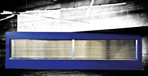 Auch Kantinen- oder Kioskabschlüsse lassen sich formschön und sicher mit ­Holz­rollläden schützen.