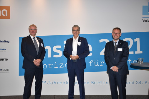 v.l.: VFF-Vize Detlef Timm, Helmut Meeth und Frank Lange. - © Daniel Mund / GLASWELT
