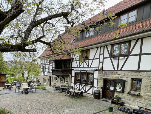 Die Außenterrasse des Weingut Kern in ­Oberder­dingen.