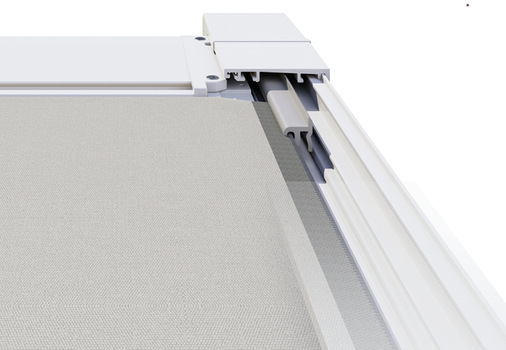 Schienen mit seitlicher Zip-Tuchführung und patentierte Ausgleichsfedertechnik sorgen für straffen Tuchsitz und lückenlosen Sonnenschutz.