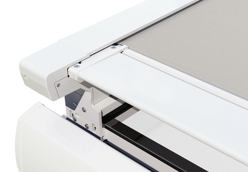 Bei der Zip-Tuchführung wird das Markisentuch wie mit einem Reißverschluss verdeckt in den seitlichen Schienen geführt.