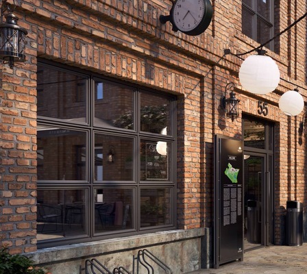 „Miru Steel“ knüpft an die Ästhetik traditioneller Stahlfenster an, die für Lofts und Industriegebäude charakteristisch sind. Zweiflügelige Fenster als Stulpvariante ohne Mittelpfosten sind bei diesem Modell aus Aluminium möglich.