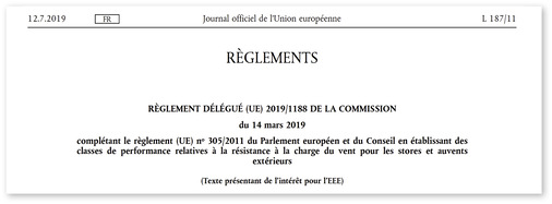 Erst ein Blick in die französische Fassung „les stores extérieurs avec toile coulissant dans des rails de ­guidage latéraux (Markisen, deren Gewebestoff in seitlichen Schienen geführt wird)“ bringt Klarheit beim ­Übersetzungsfehler.
