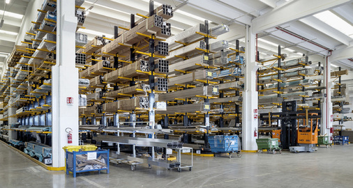 Ausreichende Lagerkapazitäten sorgen für eine sichere Auftragsplanung. 